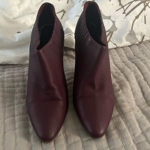 Manolo Blahnik pointy toe boots sz 40